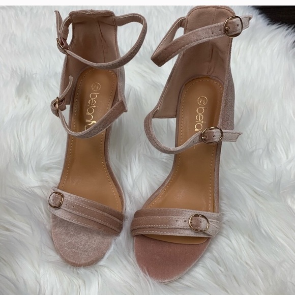 π Pink Velvet Heels - Picture 4 of 4